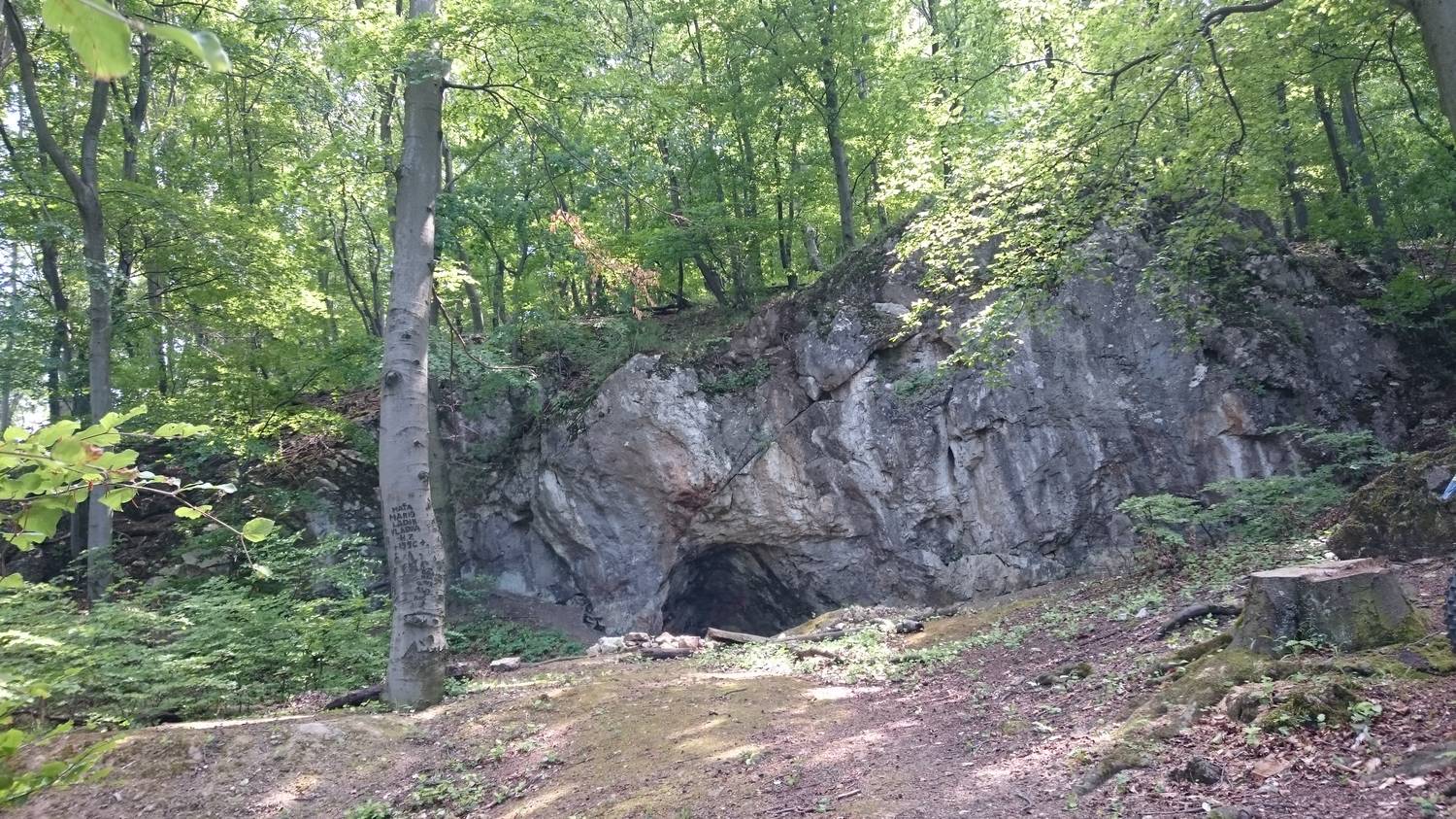 Jaskyňa Opálená skala