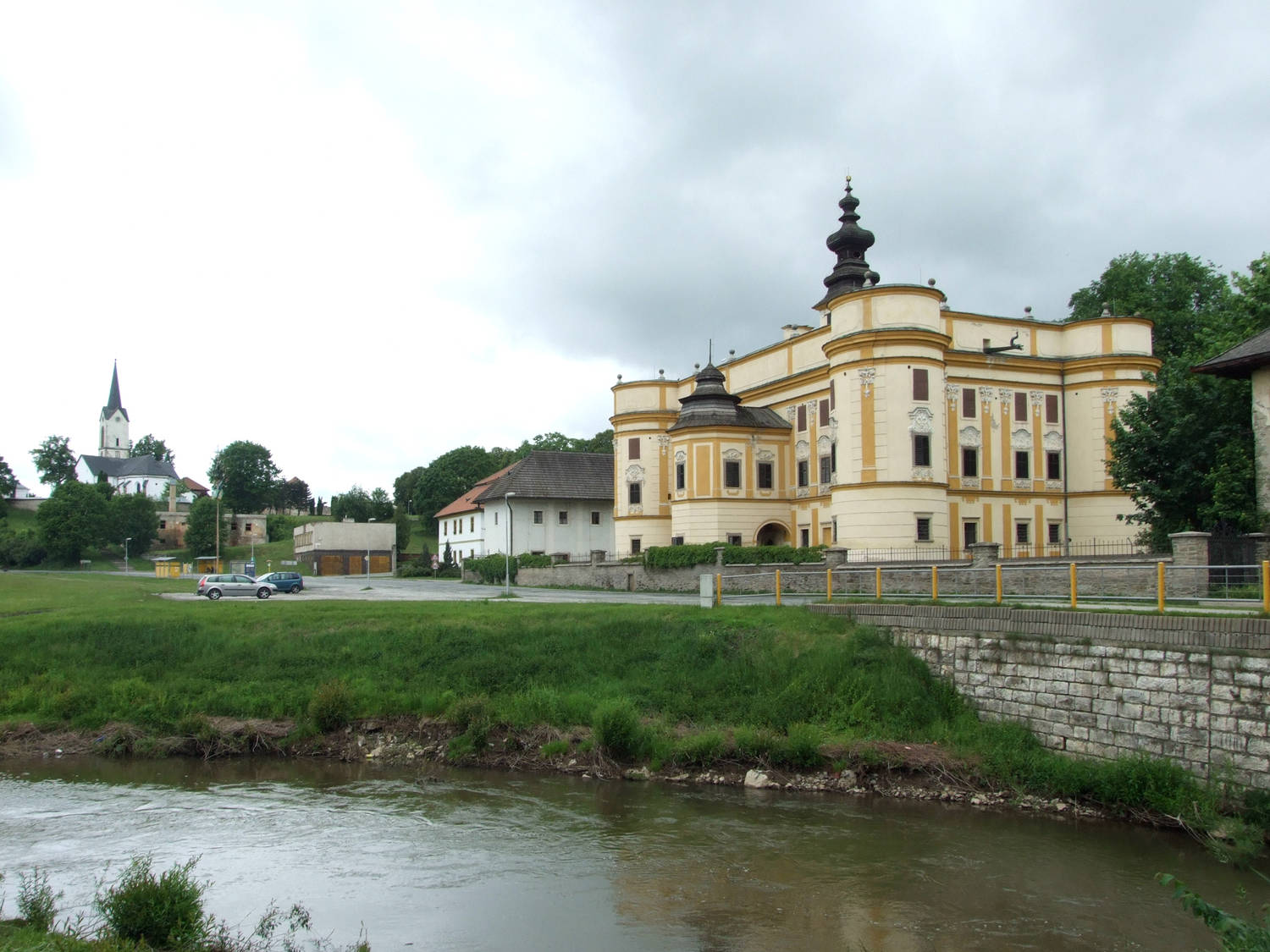 Kaštieľ a letohrádok Dardanely