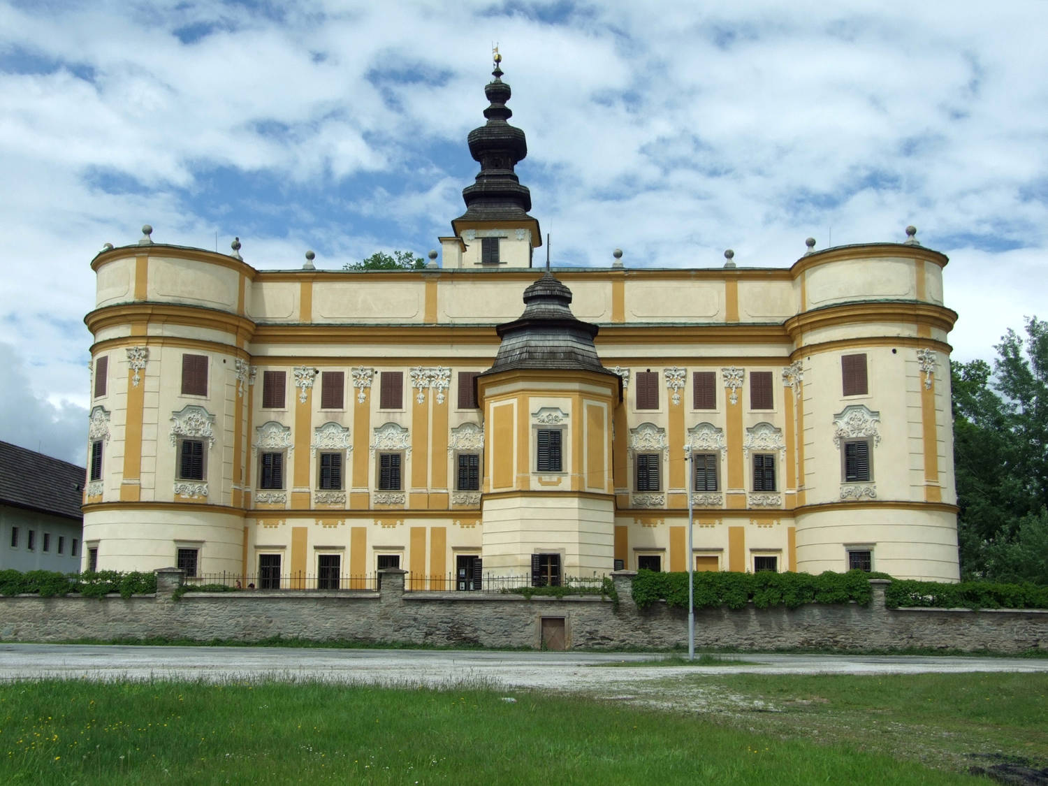 Kaštieľ a letohrádok Dardanely