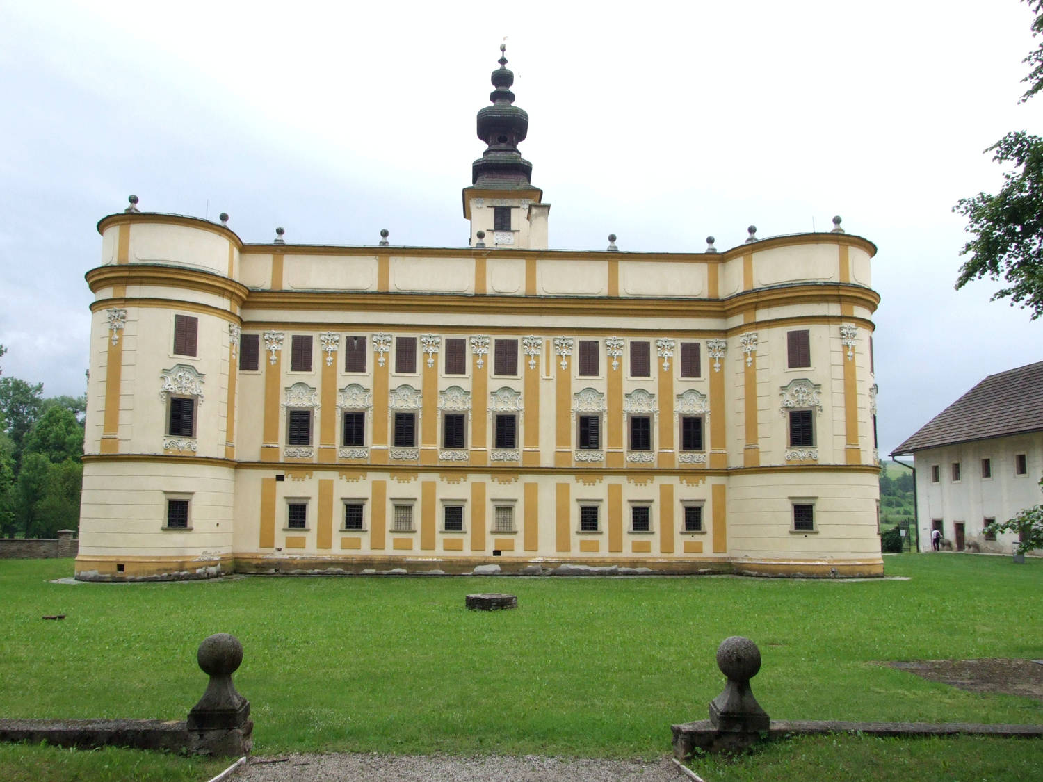 Kaštieľ a letohrádok Dardanely