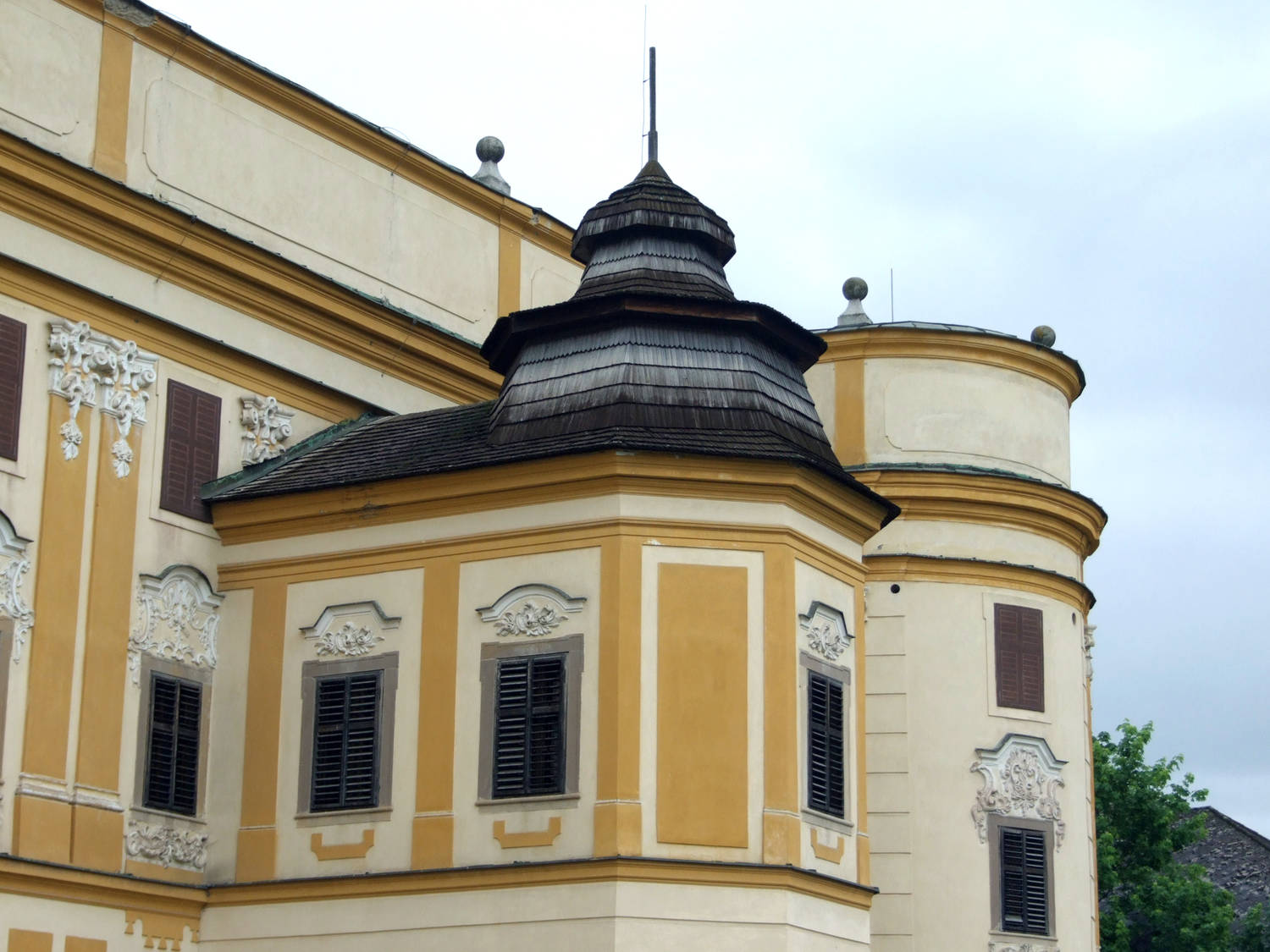 Kaštieľ a letohrádok Dardanely