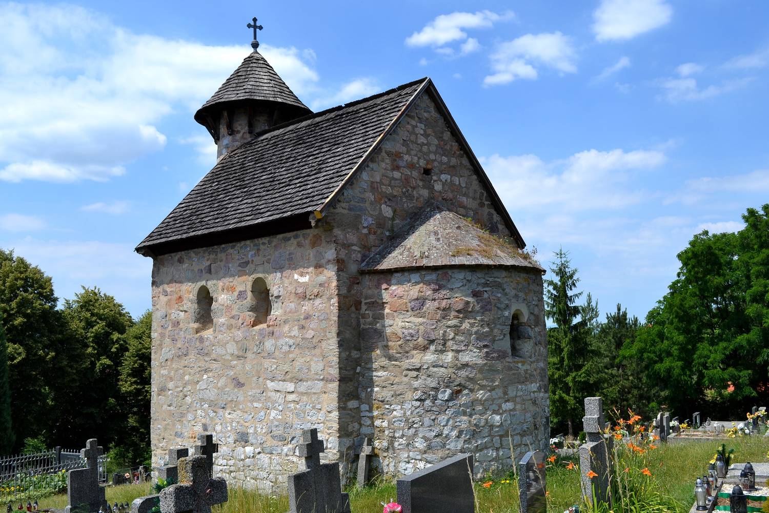 Románsky kostol sv. Michala